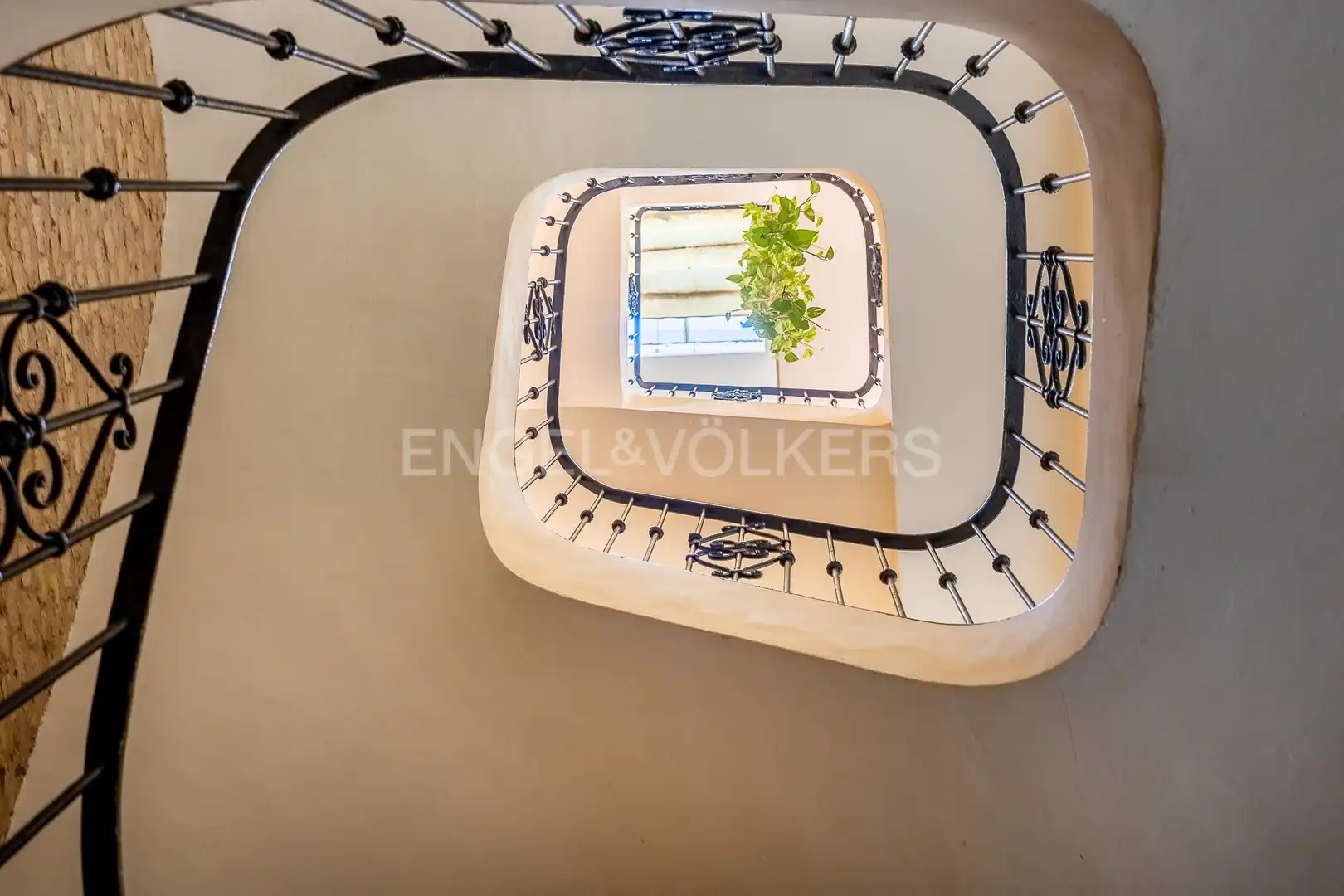 Houses for sale in Sevilla  with Air Conditioner, Heating and Storage room
