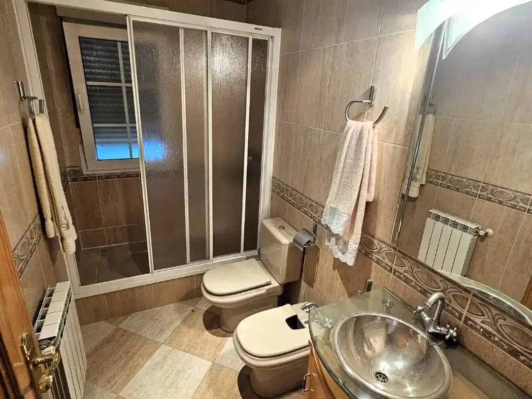 Baño de Piso en venta en Valdemorillo con Aire acondicionado, Jardín privado y Trastero