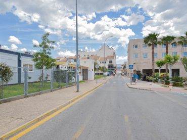 Local comercial en venda a Calle Islas Bahamas 74