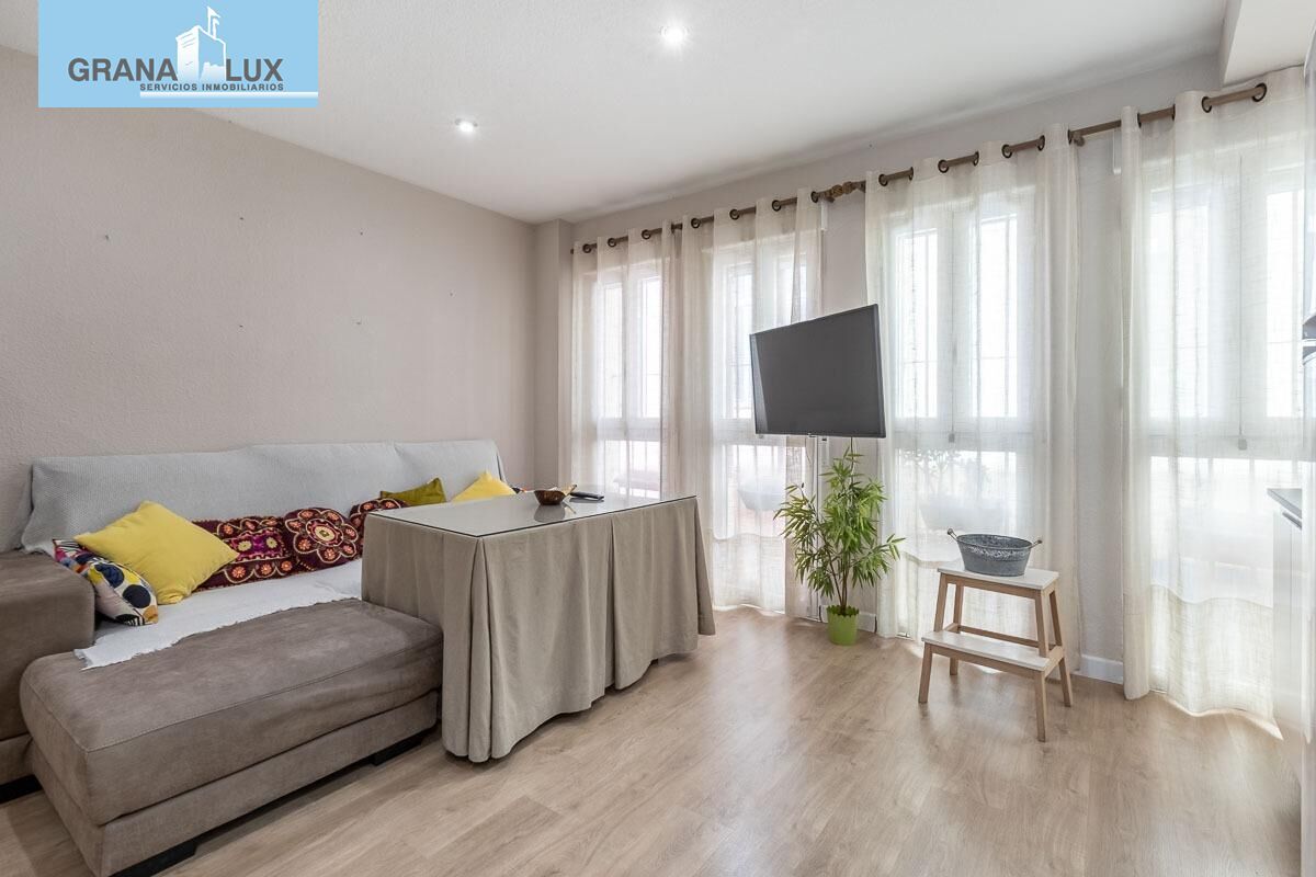 Bedroom of Flat for sale in  Granada Capital