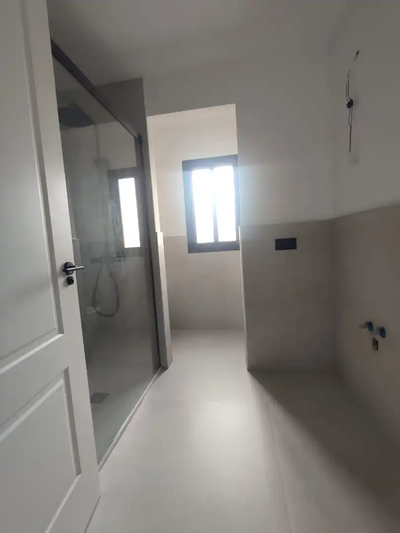 Badezimmer von Dachboden zum Verkauf in Estepona mit Terrasse und Schwimmbad