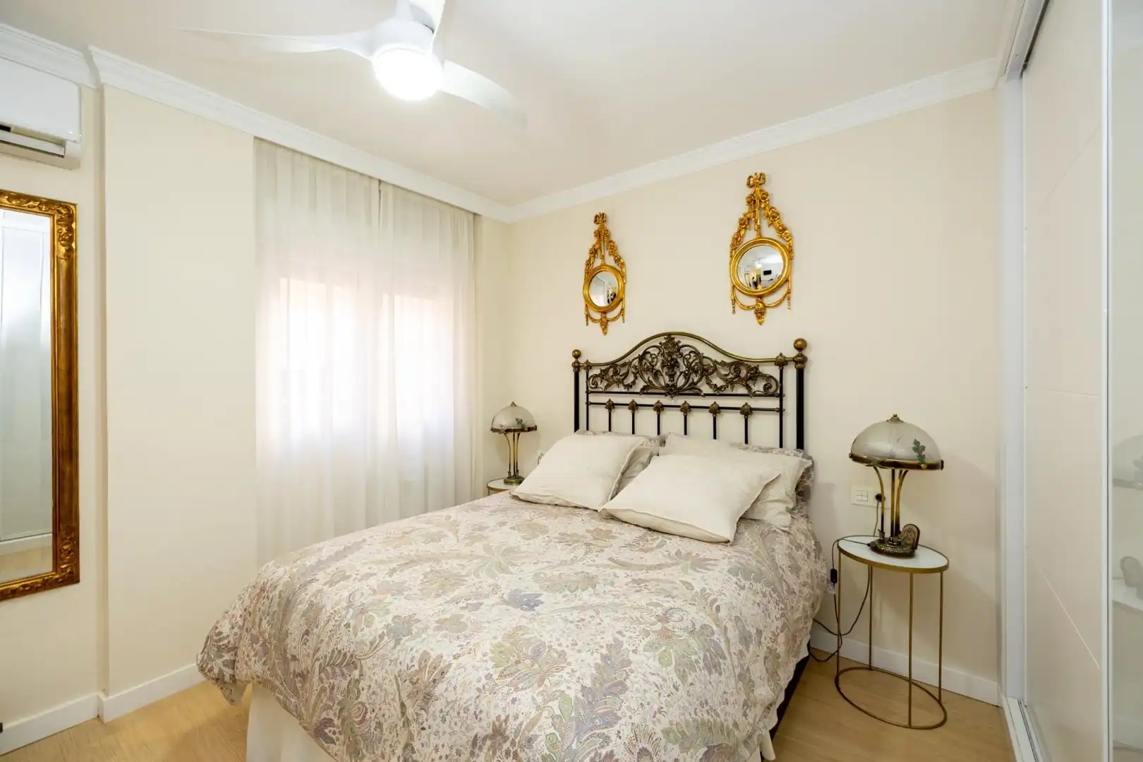Schlafzimmer von Dachboden zum Verkauf in Granada mit Terrasse