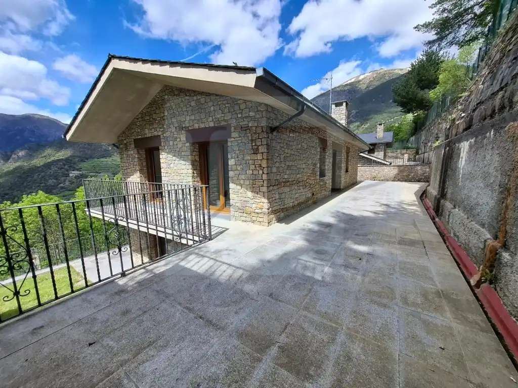 Vista exterior de Casa o chalet en venta en Sant Julià de Lòria