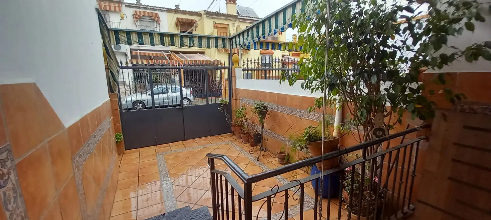 Vista exterior de Casa adosada en venta en Mairena del Aljarafe con Aire acondicionado, Calefacción y Terraza