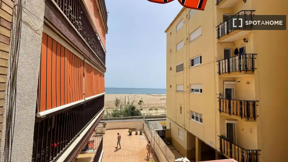 Vista exterior de Pis per a compartir en Canet de Mar amb Aire condicionat, Calefacció i Moblat