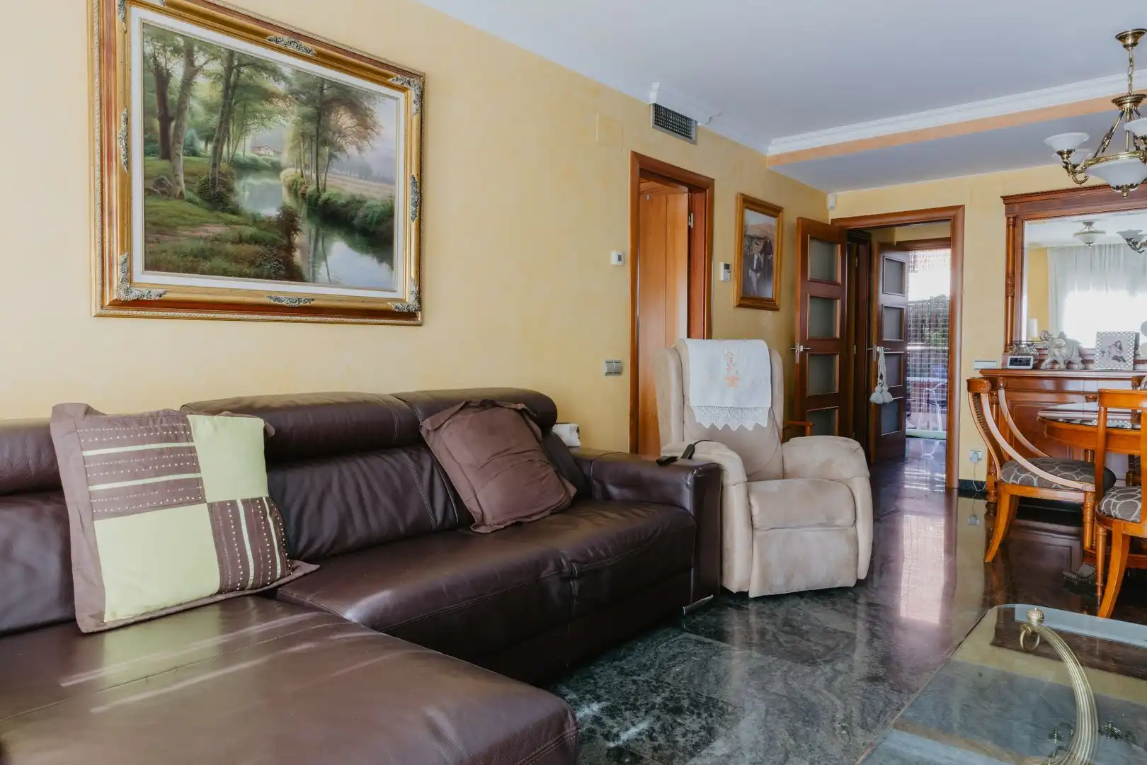 Living room of Houses for sale in Santa Coloma de Gramenet  with Air Conditioner, Heating and Private garden