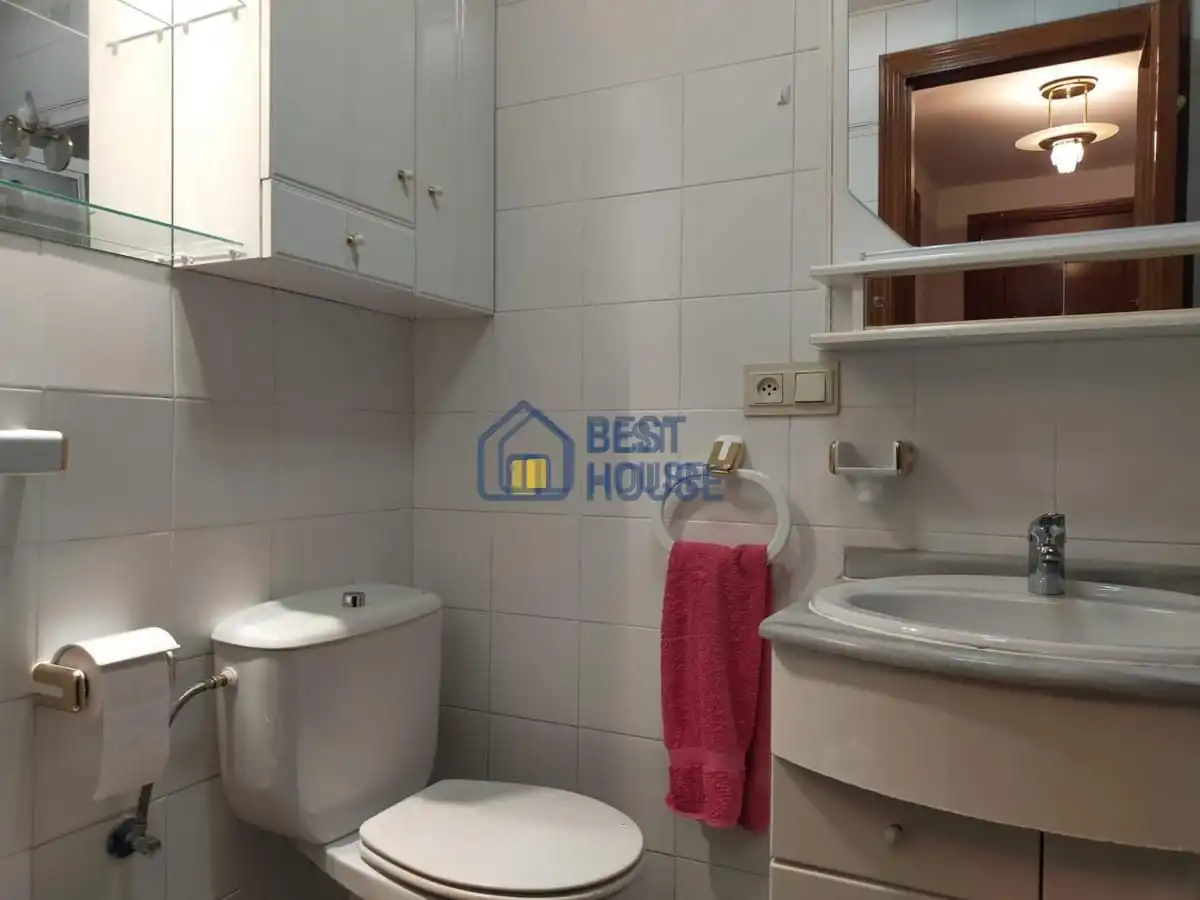 Bathroom of Apartments for rent in San Andrés del Rabanedo  with Heating, Parquet flooring and Furnished