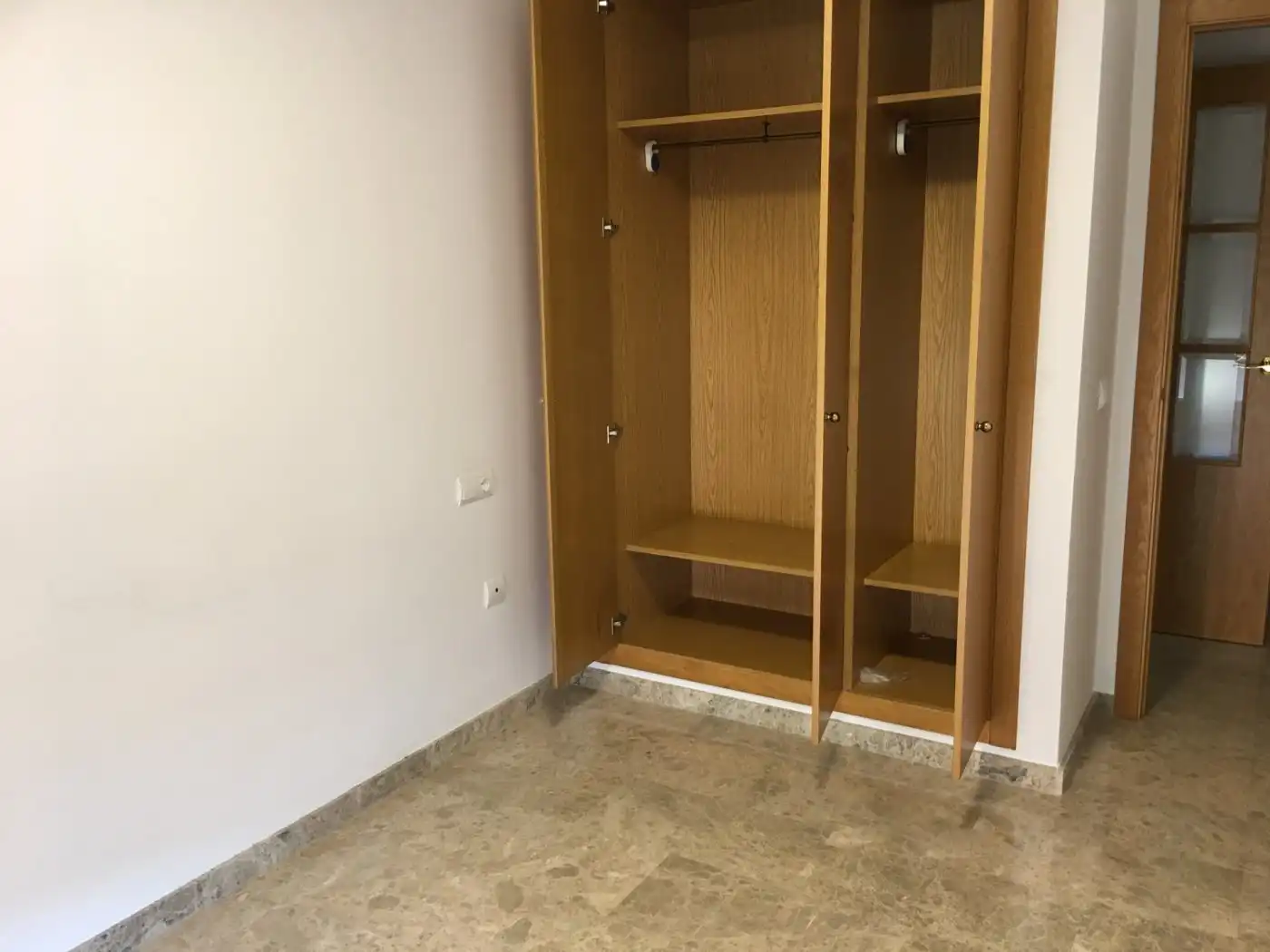 Dormitori de Pis de lloguer en Valencia amb Aire condicionat, Terrassa i Traster