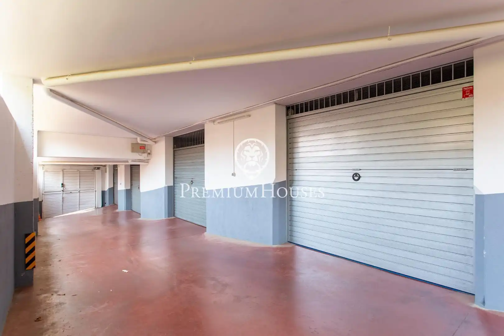 Parking de Casa o chalet en venta en Mataró con Aire acondicionado, Calefacción y Jardín privado