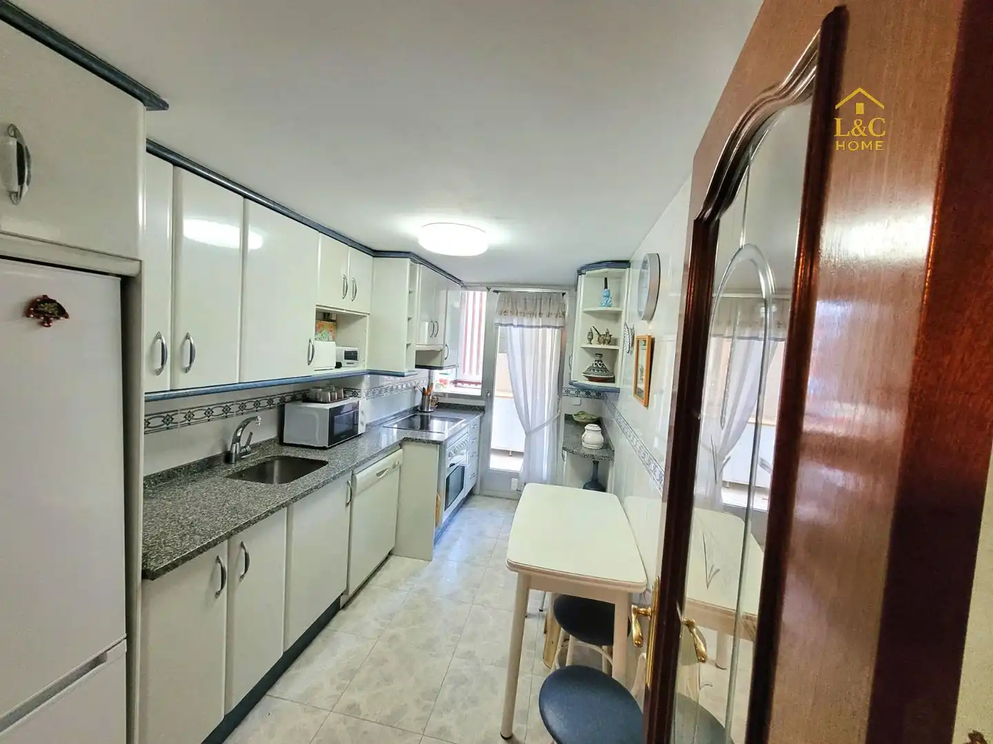 Cocina de Piso en venta en Madrid con Calefacción, Terraza y Amueblado
