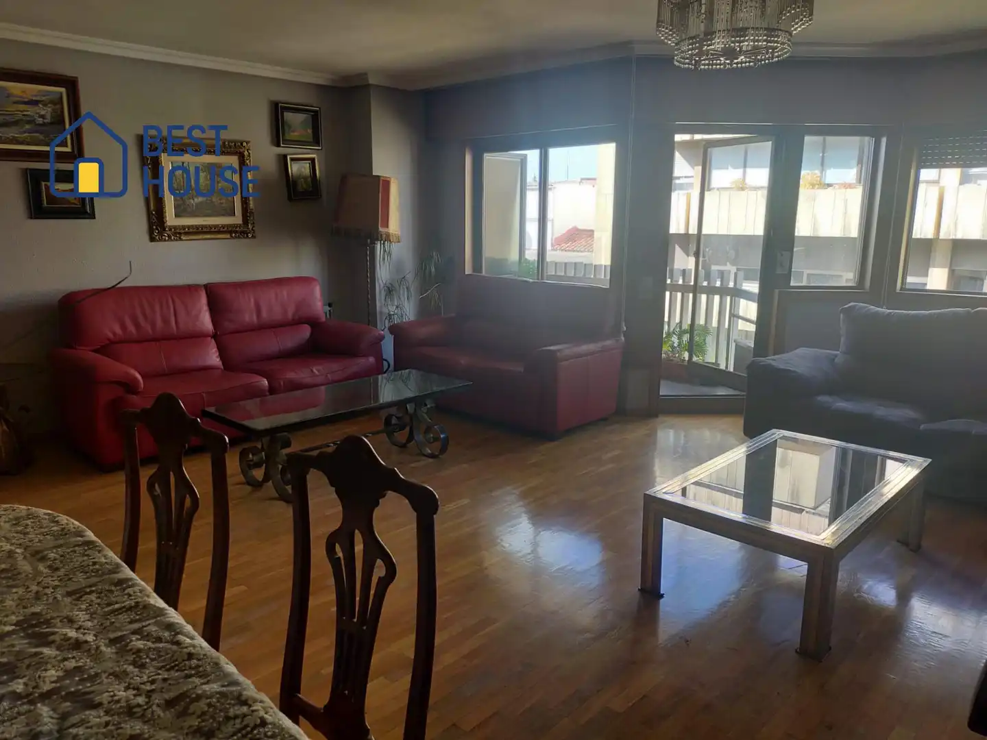 Vista exterior de Piso en venta en León Capital  con Calefacción, Terraza y Trastero