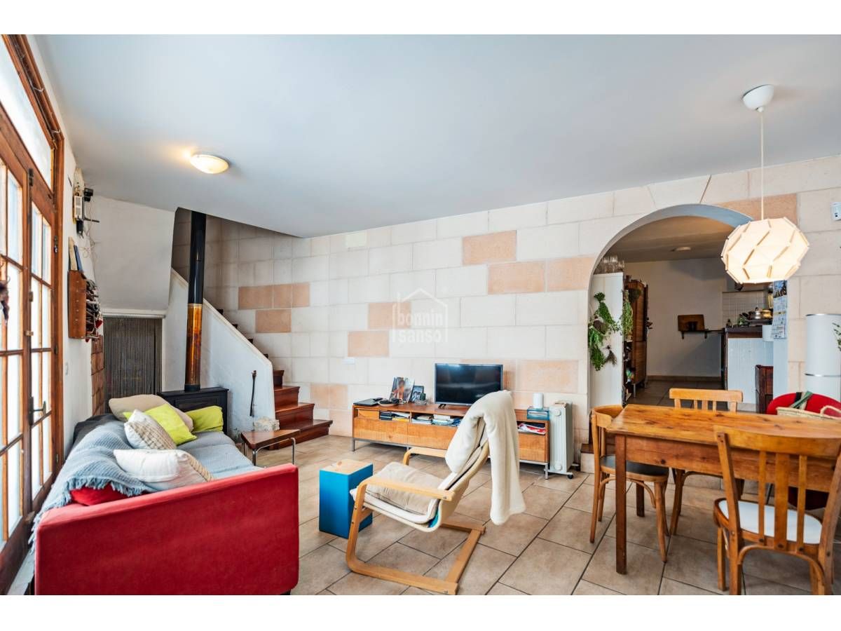 Sala d'estar de Casa o xalet en venda en Ferreries amb Terrassa i Moblat