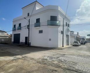 Vista exterior de Casa o xalet en venda en Chiclana de la Frontera amb Terrassa