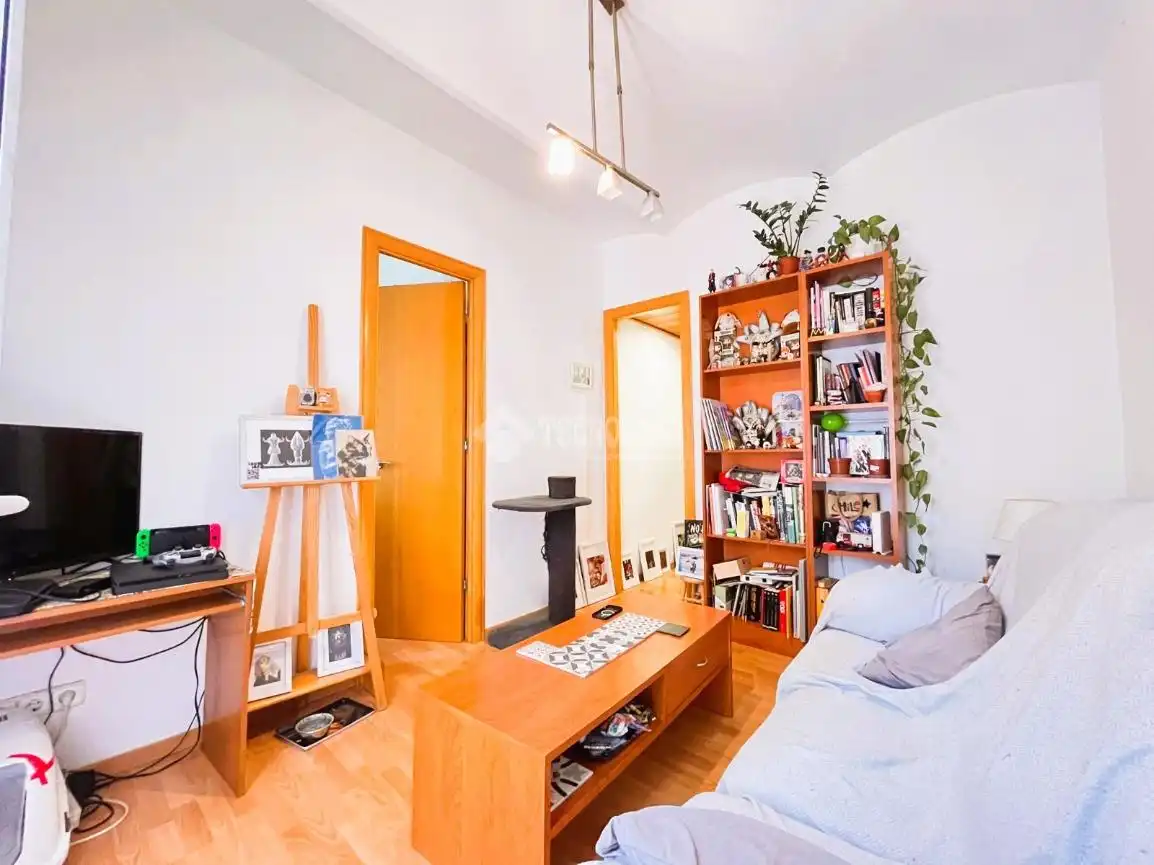 Habitación de Piso en venta en L'Hospitalet de Llobregat con Parquet y Balcón