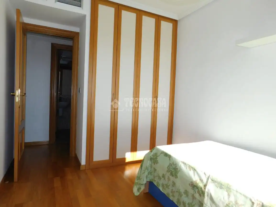 Habitación de Ático en venta en Zaragoza con Aire acondicionado, Calefacción y Terraza