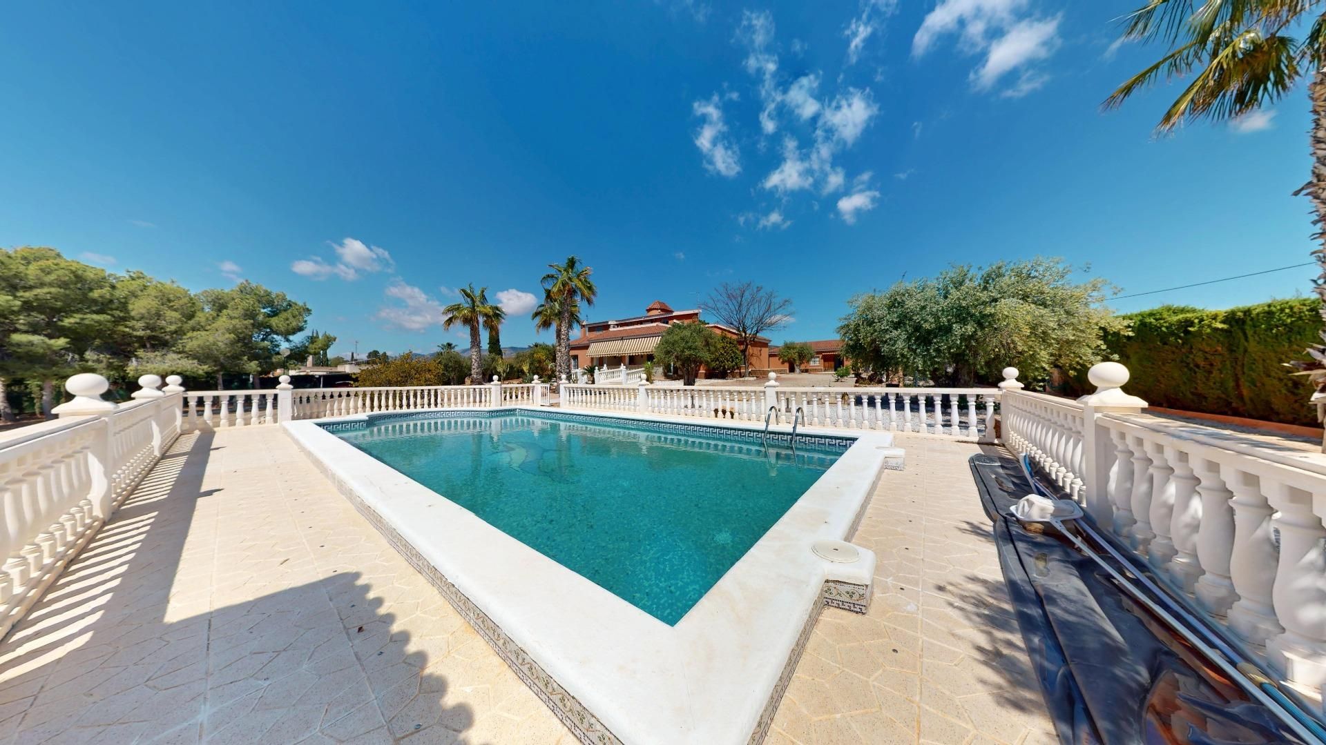 Piscina de Casa o xalet en venda en Elche / Elx amb Jardí privat, Terrassa i Traster