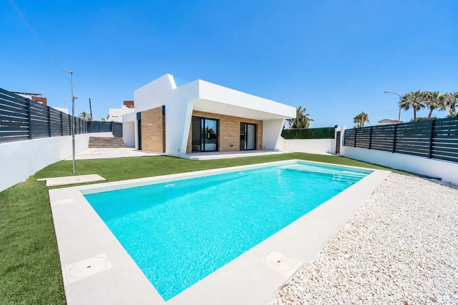 Casa con piscina en venta en Benijófar, imagen 2