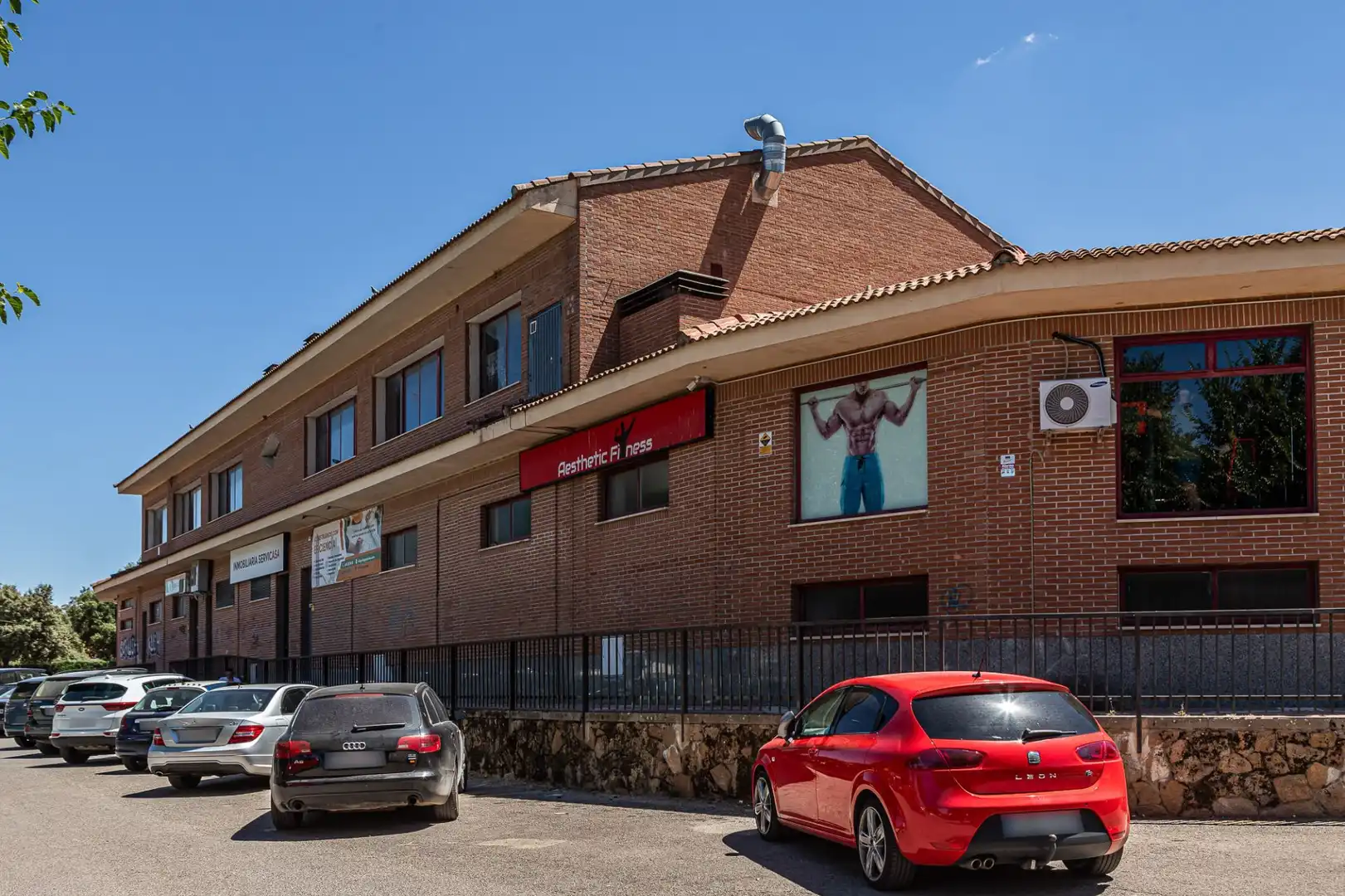 Vista exterior de Casa o xalet en venda en Nuevo Baztán amb Aire condicionat, Calefacció i Jardí privat