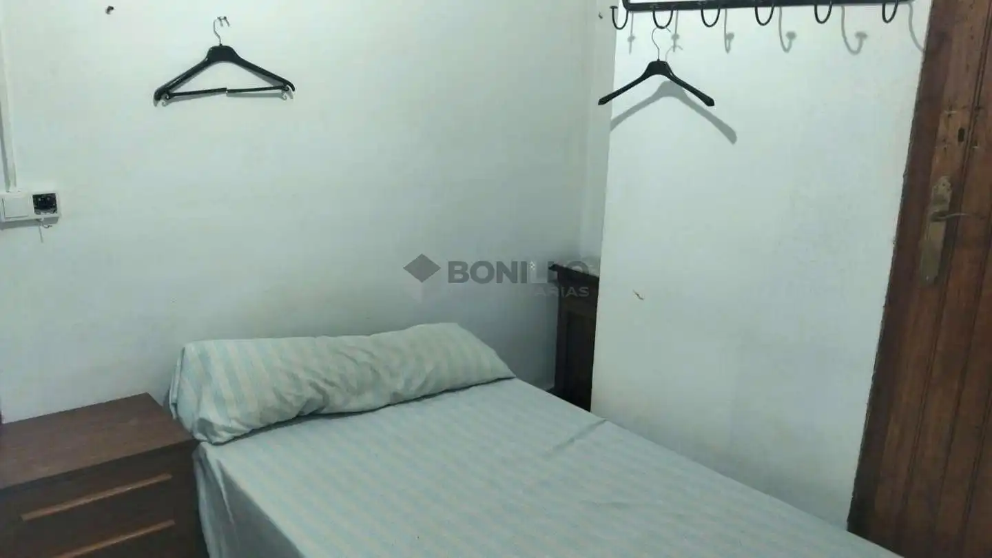 Dormitori de Casa adosada en venda en Ademuz amb Balcó