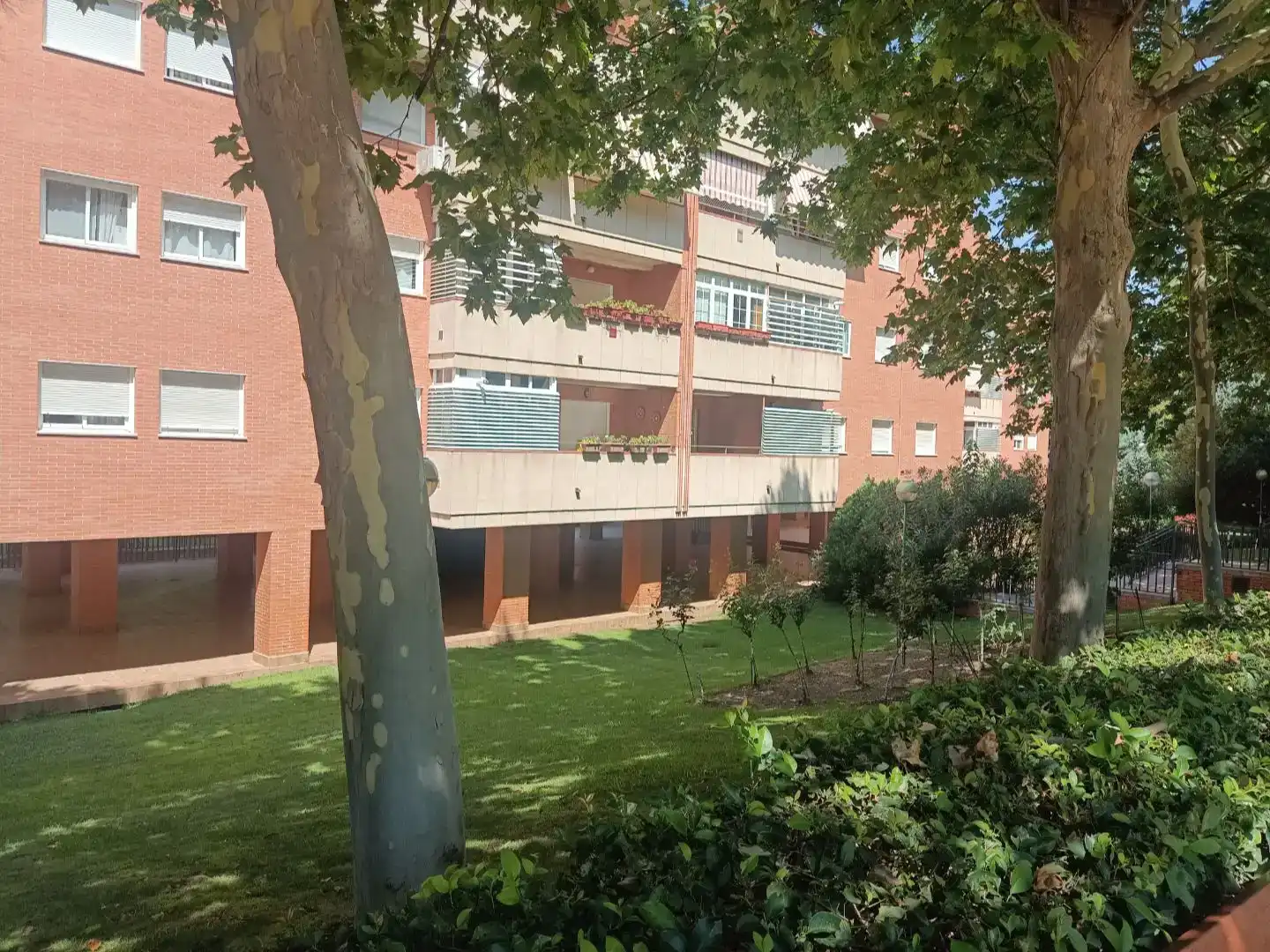 Vista exterior de Pis en venda en Rivas-Vaciamadrid amb Piscina i Balcó