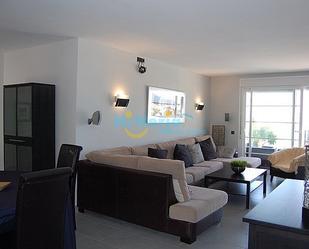 Sala d'estar de Casa adosada en venda en Nerja amb Terrassa i Piscina