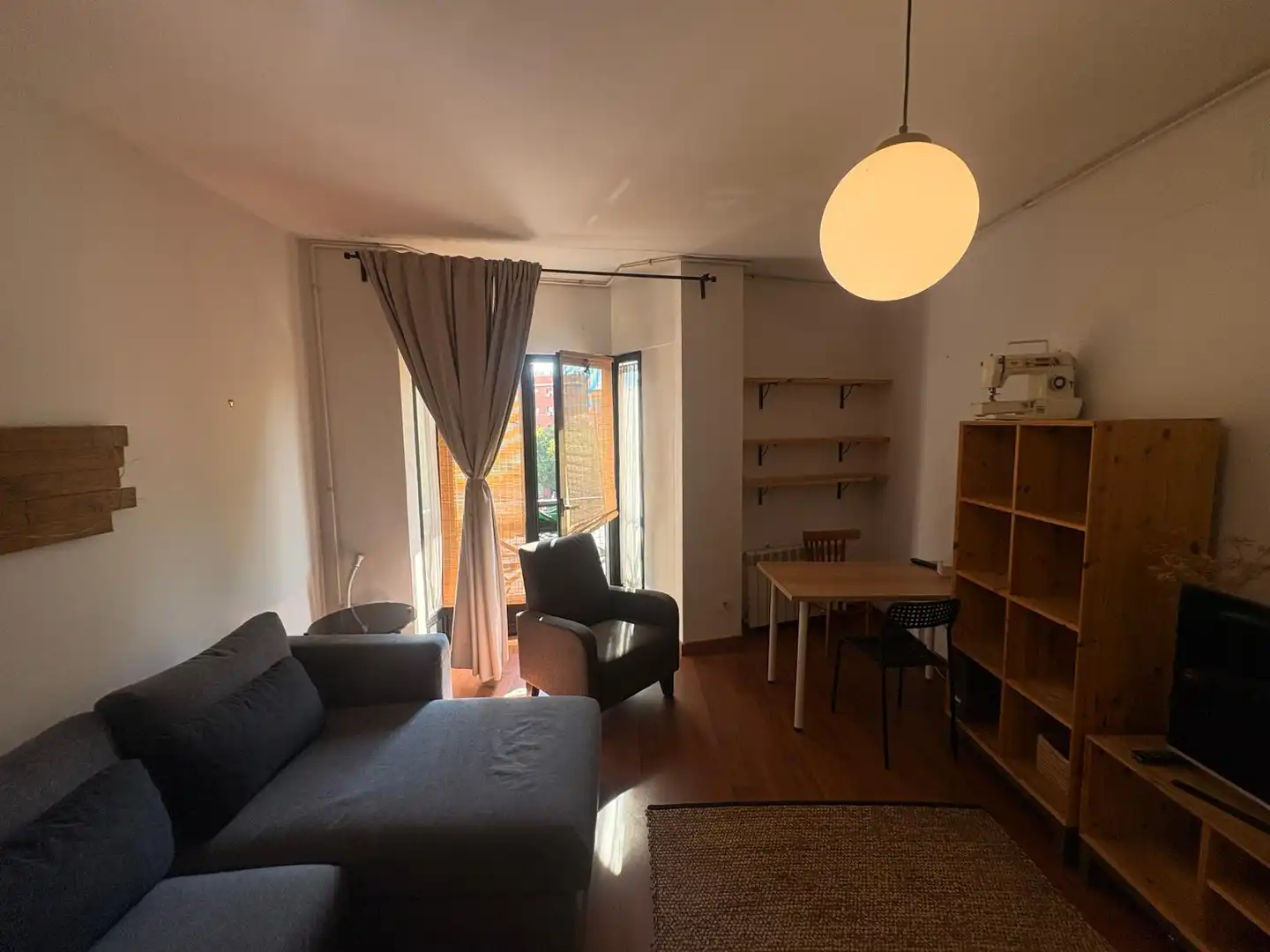 Wohnzimmer von Wohnung zur Miete in Madrid mit Heizung und Balkon
