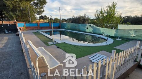 EXCELENTE PARCELA CON PISCINA