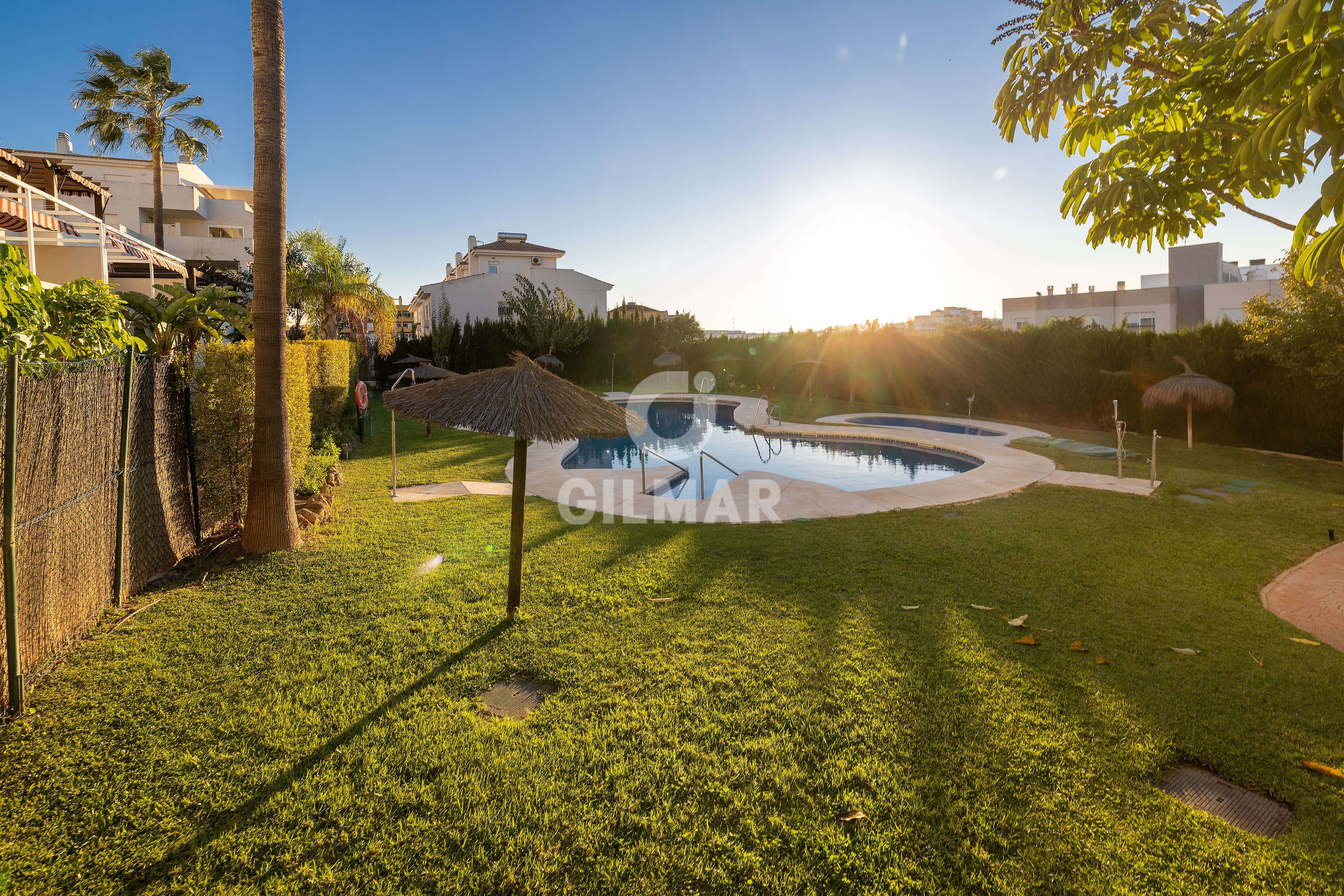 Jardí de Dúplex en venda en Estepona amb Traster, Piscina i Balcó