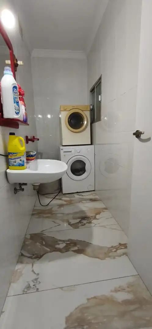 Bany de Planta baixa en venda en Sevilla amb Aire condicionat, Calefacció i Moblat