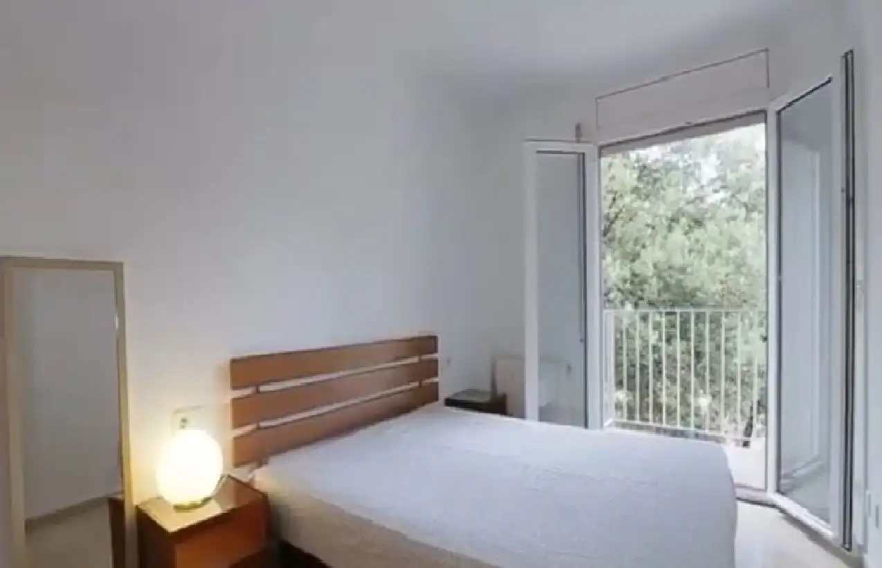 Bedroom of Flat for sale in Girona