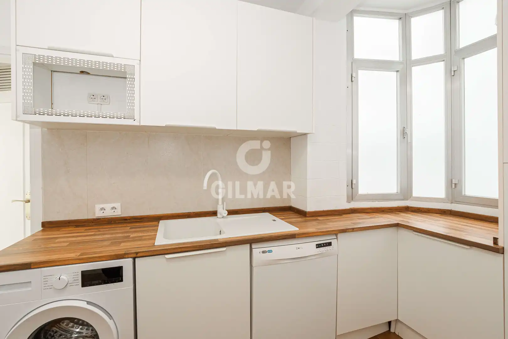 Cocina de Piso en venta en Sevilla con Calefacción