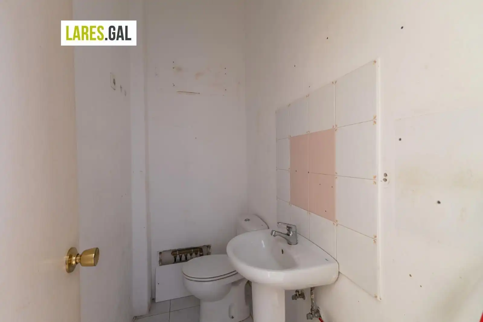 Badezimmer von Geschaftsraum zur Miete in Cangas 