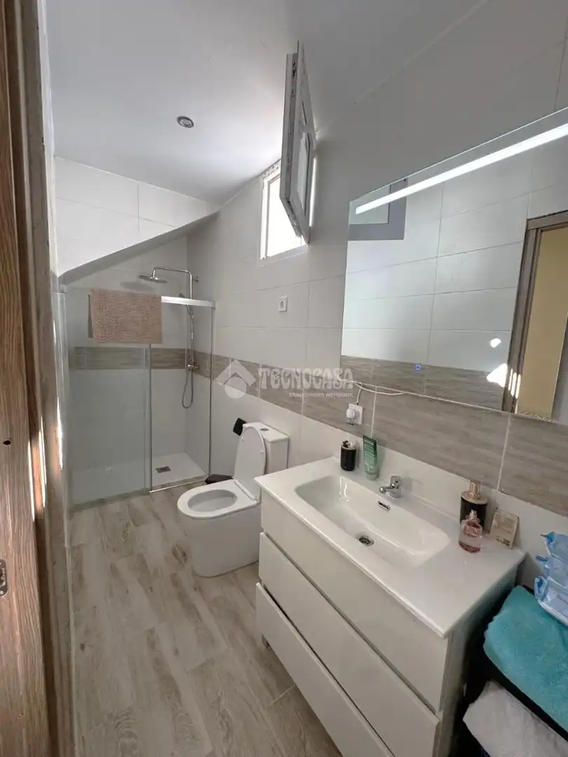 Badezimmer von Wohnung zum Verkauf in El Puerto de Santa María mit Klimaanlage, Terrasse und Möbliert