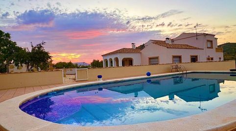 Foto 2 de Casa o chalet en venta en El Pinós / Pinoso, Alicante