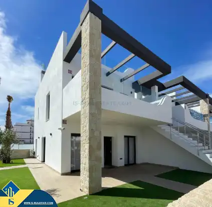 Vista exterior de Casa o xalet en venda en Pilar de la Horadada amb Terrassa i Piscina comunitària