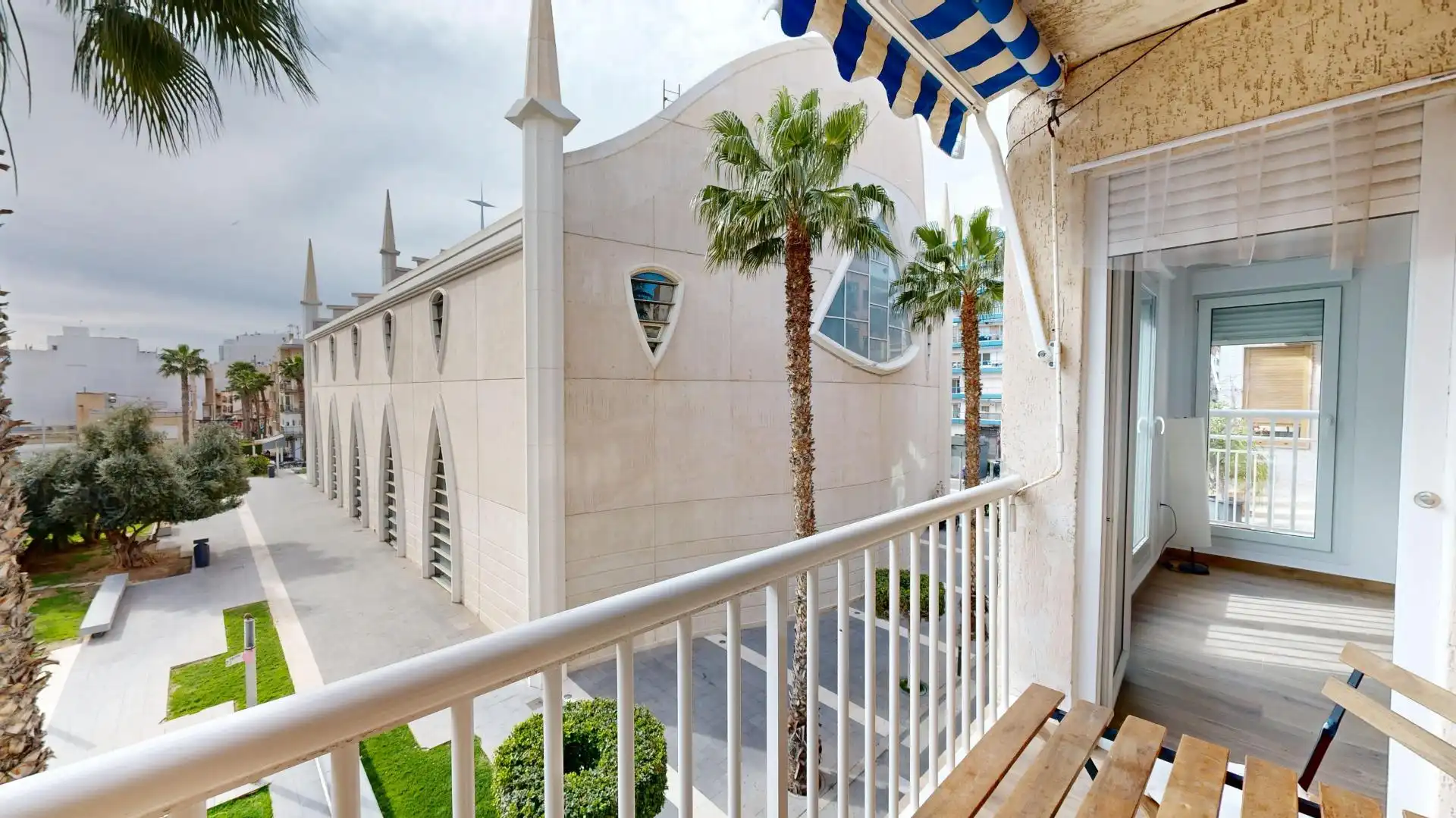 Vista exterior de Pis en venda en Torrevieja amb Aire condicionat, Calefacció i Terrassa