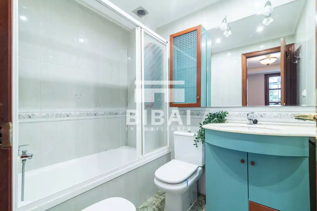 Baño de Piso en venta en Arrasate / Mondragón con Calefacción y Balcón