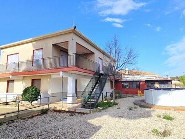 Villa avec balcon à vendre à Monóvar  / Monòver