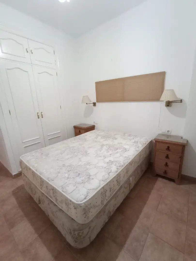 Dormitori de Apartament de lloguer en Málaga amb Aire condicionat, Terrassa i Moblat