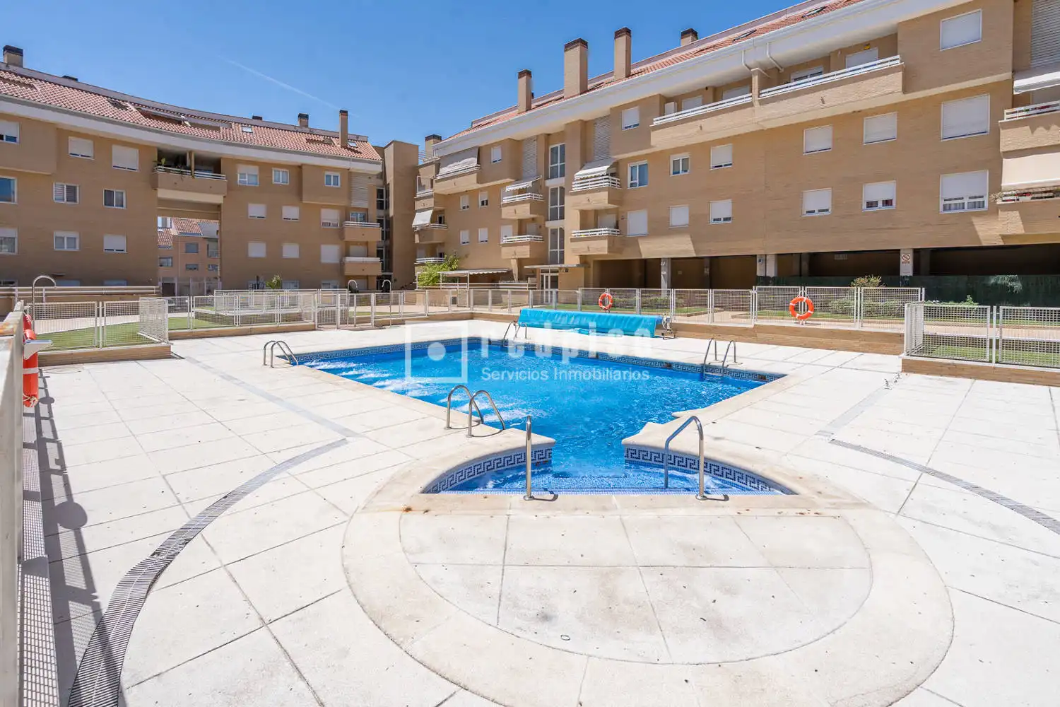 Schwimmbecken von Wohnung zum Verkauf in Arroyomolinos (Madrid) mit Klimaanlage, Heizung und Privatgarten