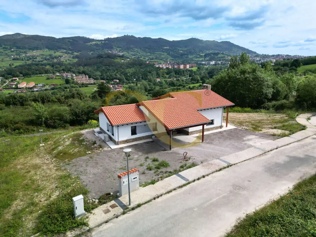 Houses for sale in Oviedo   with Air Conditioner, Heating and Private garden