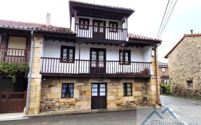 Außenansicht von Haus oder Chalet zum verkauf in Corvera de Toranzo mit Abstellraum und Balkon