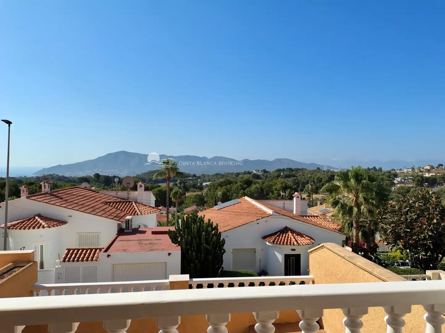 Vista exterior de Casa o xalet en venda en L'Alfàs del Pi amb Calefacció, Jardí privat i Terrassa