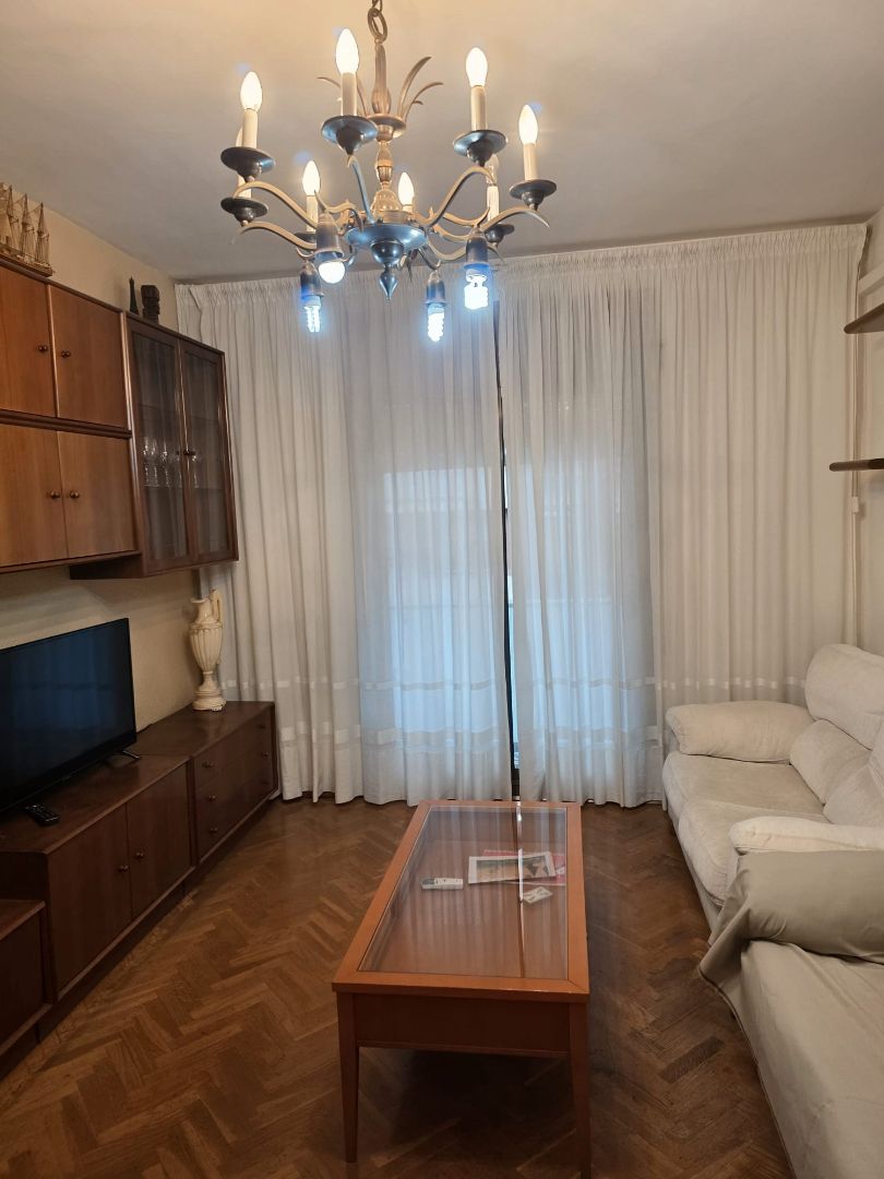 Sala d'estar de Pis en venda en L'Hospitalet de Llobregat amb Aire condicionat, Parquet i Traster