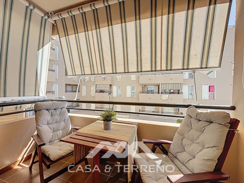 Terraza de Apartamento de alquiler en Vélez-Málaga con Aire acondicionado, Jardín privado y Piscina