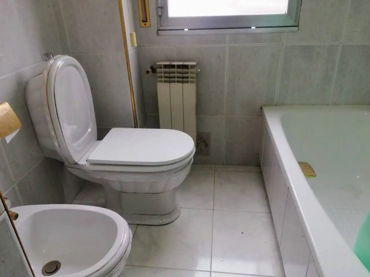 Bathroom of Flat for rent in Burgos  with Heating, Parquet flooring and Furnished