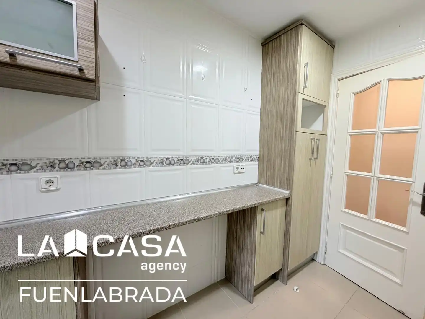 Kitchen of Flat for sale in Fuenlabrada  with Oven and Washing machine