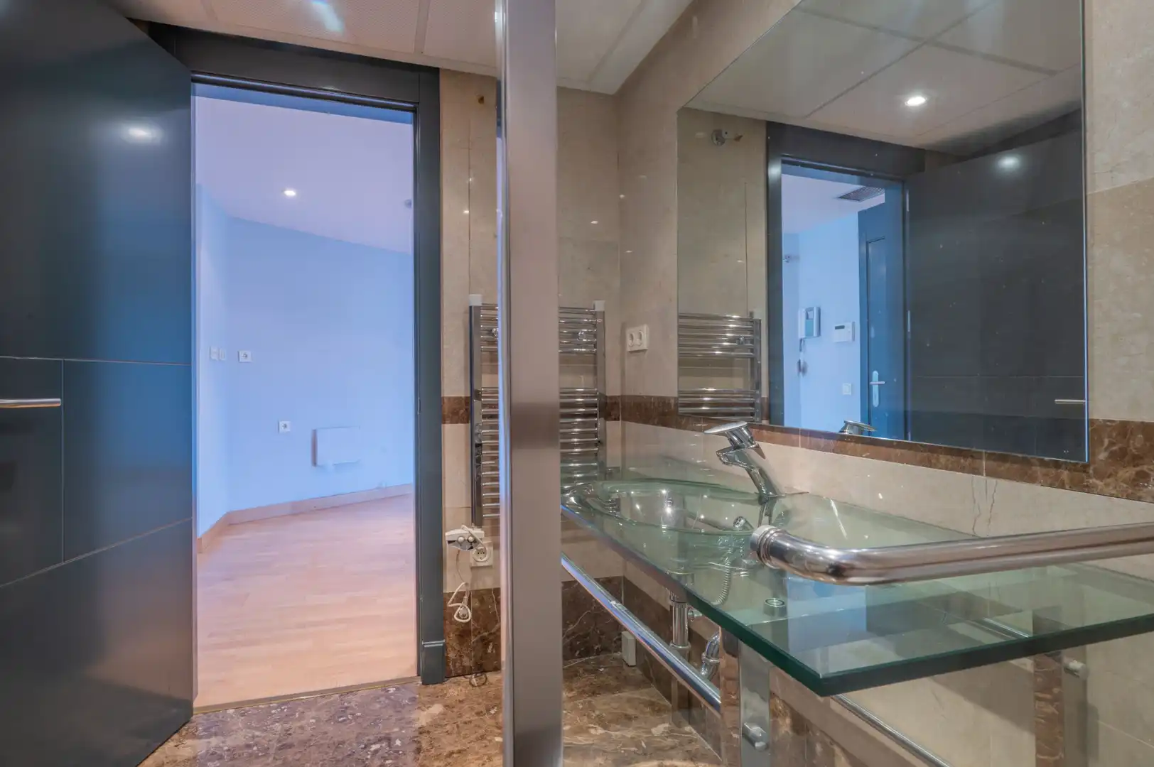 Baño de Oficina en venta en Alcorcón con Aire acondicionado, Calefacción y Trastero
