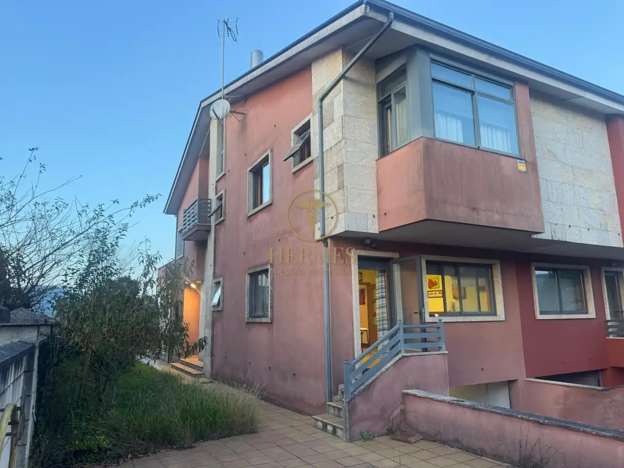 Vista exterior de Casa adosada en venta en Tomiño con Calefacción, Jardín privado y Terraza