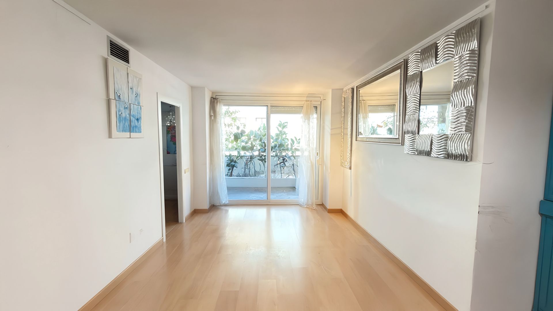 Living room of Flat for sale in  Barcelona Capital  with Air Conditioner, Heating and Private garden